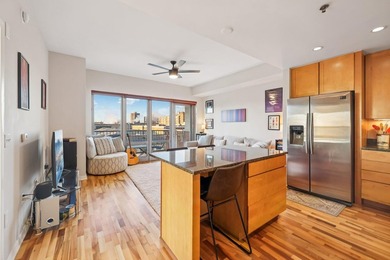 This Skyscape single-level end-unit condo offers the privacy and - photo 4