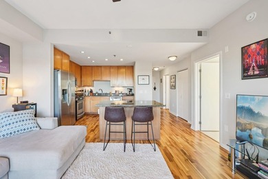 This Skyscape single-level end-unit condo offers the privacy and - photo 6