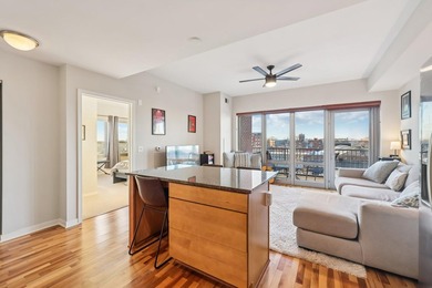 This Skyscape single-level end-unit condo offers the privacy and - photo 8