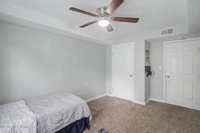 Conveniently located close to the beach, shopping, dining, and - photo 13