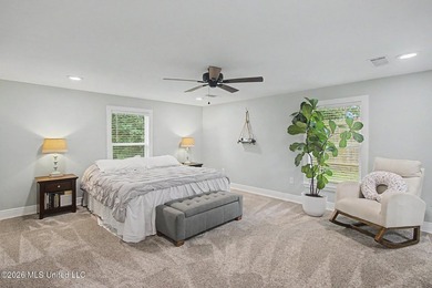 Conveniently located close to the beach, shopping, dining, and - photo 14