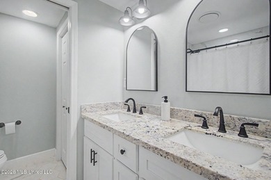 Conveniently located close to the beach, shopping, dining, and - photo 16