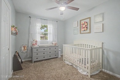 Conveniently located close to the beach, shopping, dining, and - photo 18