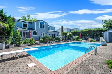 Welcome to this sprawling 1971-built, 4-bedroom, 2.5-bathroom - photo 1