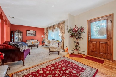 Welcome to this sprawling 1971-built, 4-bedroom, 2.5-bathroom - photo 3