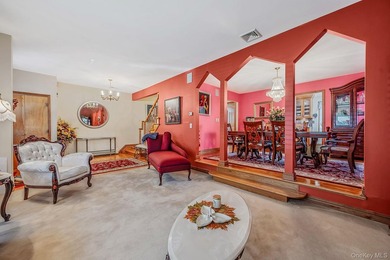Welcome to this sprawling 1971-built, 4-bedroom, 2.5-bathroom - photo 5