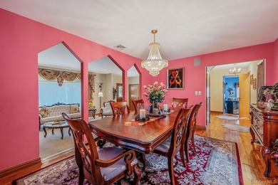 Welcome to this sprawling 1971-built, 4-bedroom, 2.5-bathroom - photo 7