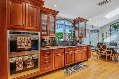 Welcome to this sprawling 1971-built, 4-bedroom, 2.5-bathroom - photo 8