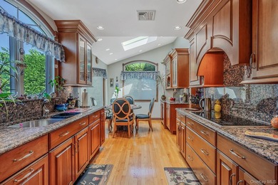 Welcome to this sprawling 1971-built, 4-bedroom, 2.5-bathroom - photo 10