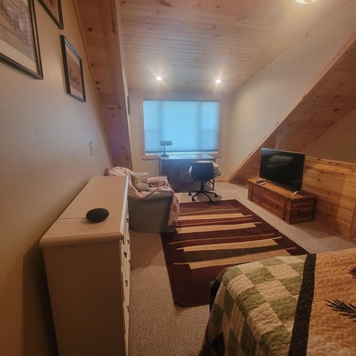 Move in ready lake cabinpletely remodeled with flooring - photo 4