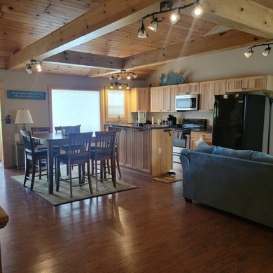 Move in ready lake cabinpletely remodeled with flooring - photo 6