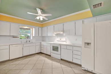 Welcome home to this beautifully maintained 3-bedroom, 3-bath - photo 10