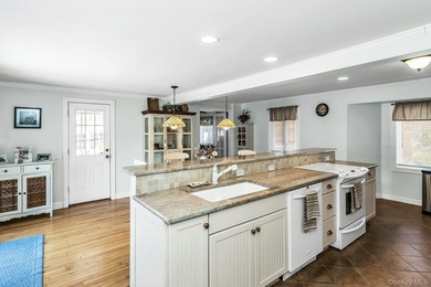 Welcome home to this beautiful Colonial in the highly - photo 12