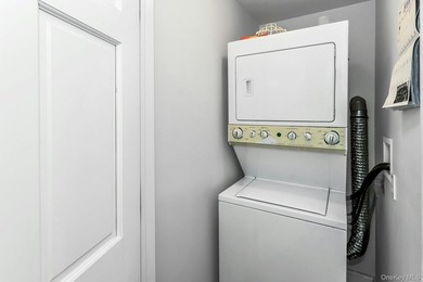 Welcome home to this beautiful Colonial in the highly - photo 17