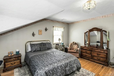 Welcome home to this beautiful Colonial in the highly - photo 20