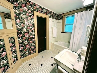 Prepare to be wowed! Homes like this don't come on the market - photo 35