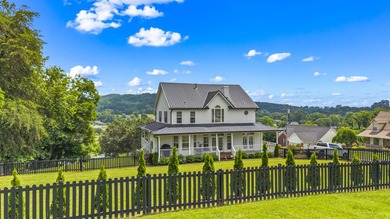 Stunning farmhouse-inspired home featuring a grand two-story - photo 4
