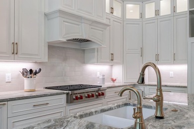 IMPECCABLY MAINTAINED CUSTOM HOME IN THE COVETED PARROTTS POINT - photo 15