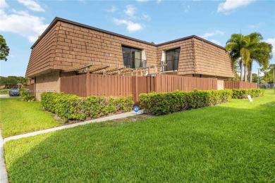 Lake Townhome/Townhouse For Sale in Green Acres, Florida