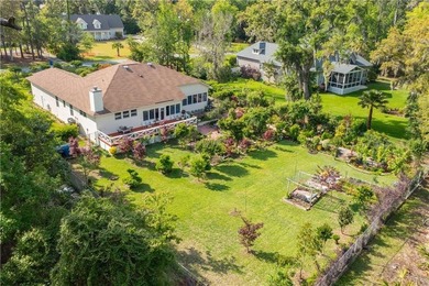 Positioned in the prestigious Hampton Point Subdivision, this - photo 24
