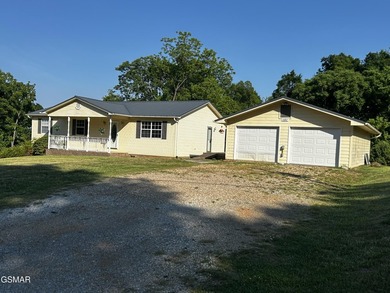 Walk to Historic downtown Dandridge from this 3-bedroom home - photo 5