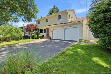 Welcome to 19 Stimson Place, a charming Colonial nestled in the - photo 2
