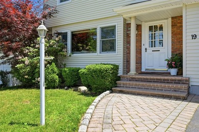 Welcome to 19 Stimson Place, a charming Colonial nestled in the - photo 3