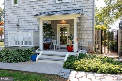 ATTENTION: Stunning Coastal Retreat with Breathtaking Chesapeake - photo 8