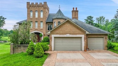 Detroit River Home For Sale in Grosse Ile Michigan