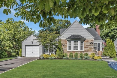 Welcome to this completely updated Cape in the Terrace area of - photo 1