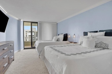 Wow what a show stopper this stunning unit is on the 21st floor - photo 11