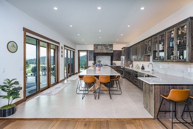 Built to perfection in 2024, this rare 6,000+ sq/ft mountain - photo 14