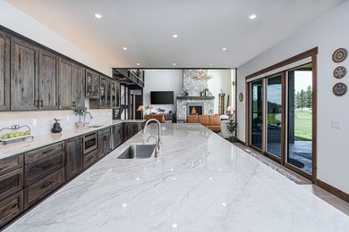 Built to perfection in 2024, this rare 6,000+ sq/ft mountain - photo 15
