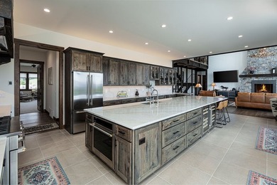 Built to perfection in 2024, this rare 6,000+ sq/ft mountain - photo 17