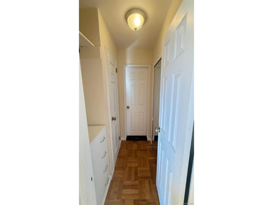 RARE FIND * UPDATED SUN DRENCHED L SHAPED STUDIO FEATURING * - photo 10