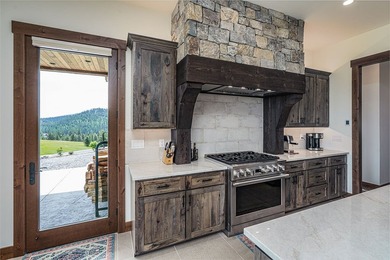 Built to perfection in 2024, this rare 6,000+ sq/ft mountain - photo 20