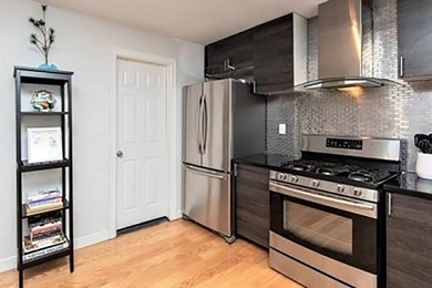 Beautifully one bedroom apartment just 1 block from Pershing - photo 3