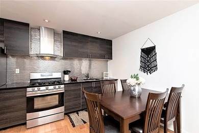 Beautifully one bedroom apartment just 1 block from Pershing - photo 4