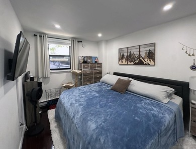 Beautifully one bedroom apartment just 1 block from Pershing - photo 6