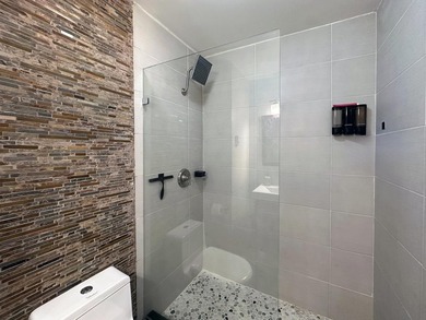 Beautifully one bedroom apartment just 1 block from Pershing - photo 8