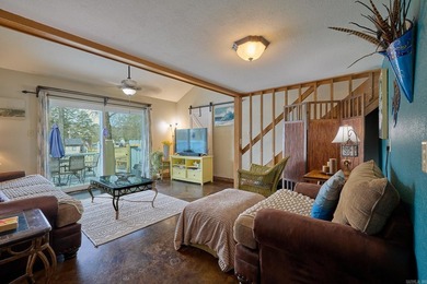 INVESTMENT PROPERTY? 3 RENTABLE UNITS! on Lake Hamilton! Welcome - photo 4