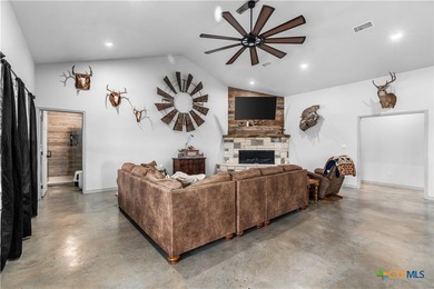 THIS IS THE ONE! This stunning 4-bedroom, 3-bath open-concept - photo 4
