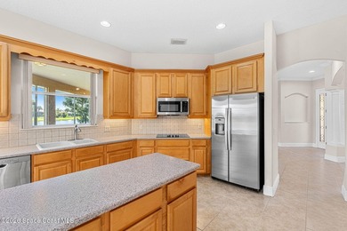 Meticulously maintained 3-bedroom, 2.5-bath home with a - photo 15