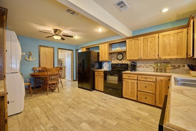 INVESTMENT PROPERTY? 3 RENTABLE UNITS! on Lake Hamilton! Welcome - photo 7