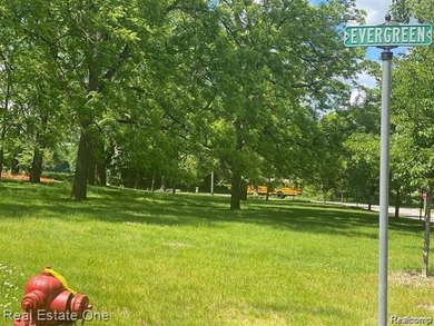 BEAUTIFUL BUILDING SITE ACROSS THE STREET FROM ORCHARD LAKE - photo 4