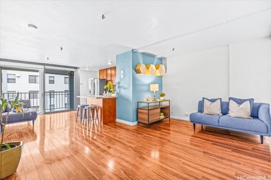 Beautifully renovated move in ready unit. This residence offers - photo 3