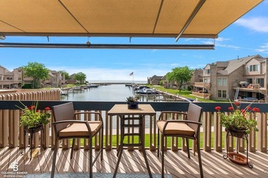 LOCATION, LOCATION, LOCATION!!! BREATHTAKING HARBOUR AND LAKE ST - photo 3