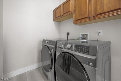 WOW! RARE OPPORTUNITY! HUGE COURTYARD STYLE HOME ON INTERSECTING - photo 33