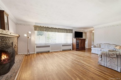 Perfectly situated brick ranch with beautiful curb appeal. This - photo 4