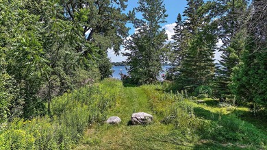 An absolute treasure, steps to Forest Lake-lake. Wonderfully - photo 4